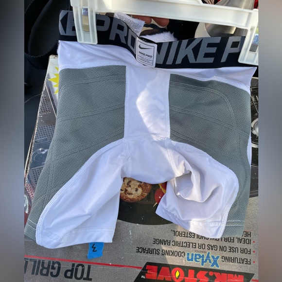 Nike compression shorts - Picture 2 of 3